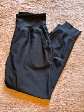 Old Navy Black High-Rise Jogger Leggings with Phone Pocket